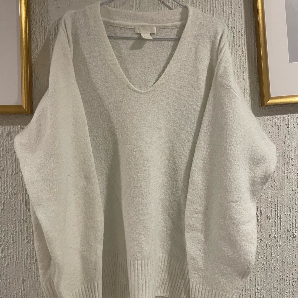 H&M Classic Cream V-Neck Sweater